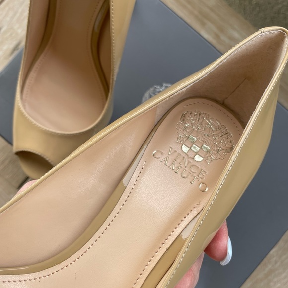 Vince Camuto LORIM Nude peep toe platform heels. Soft patent leather. New in box - Picture 7 of 10